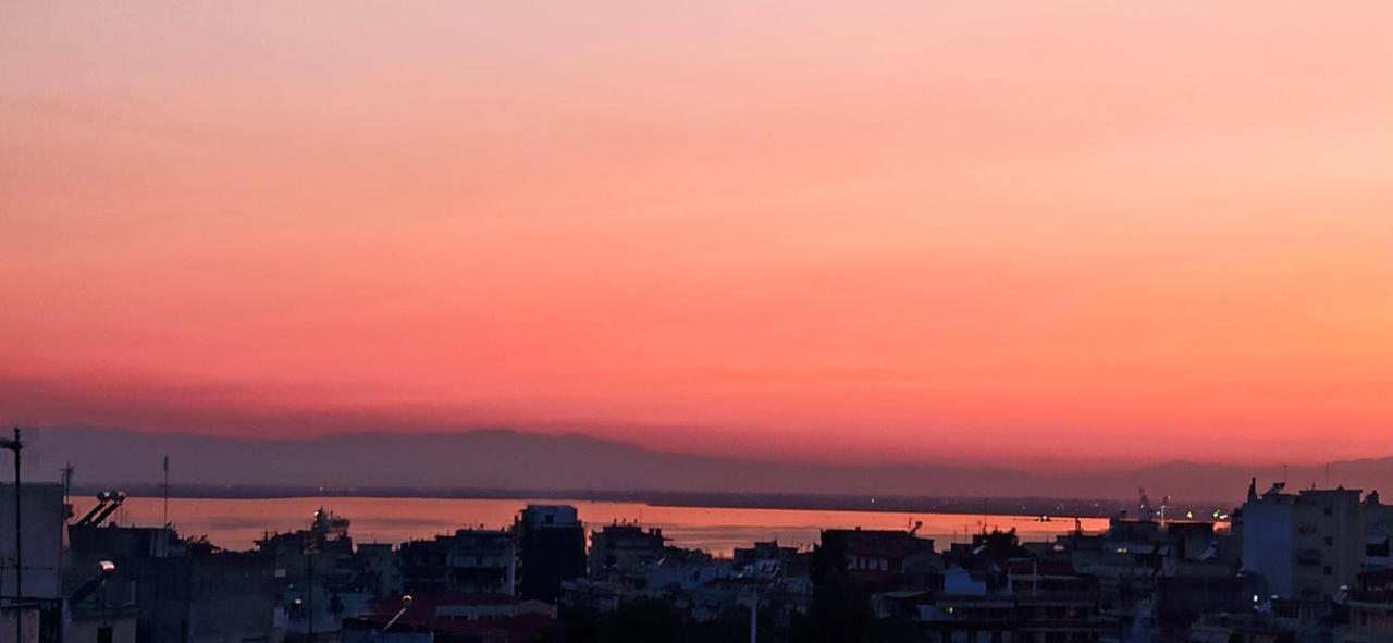 Sunset Rooftop Apartment Thessaloniki Exterior foto